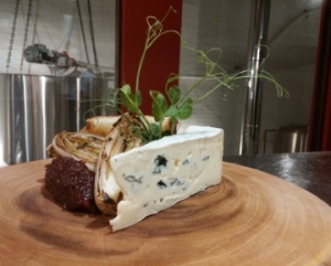 Wooden food presentation piece